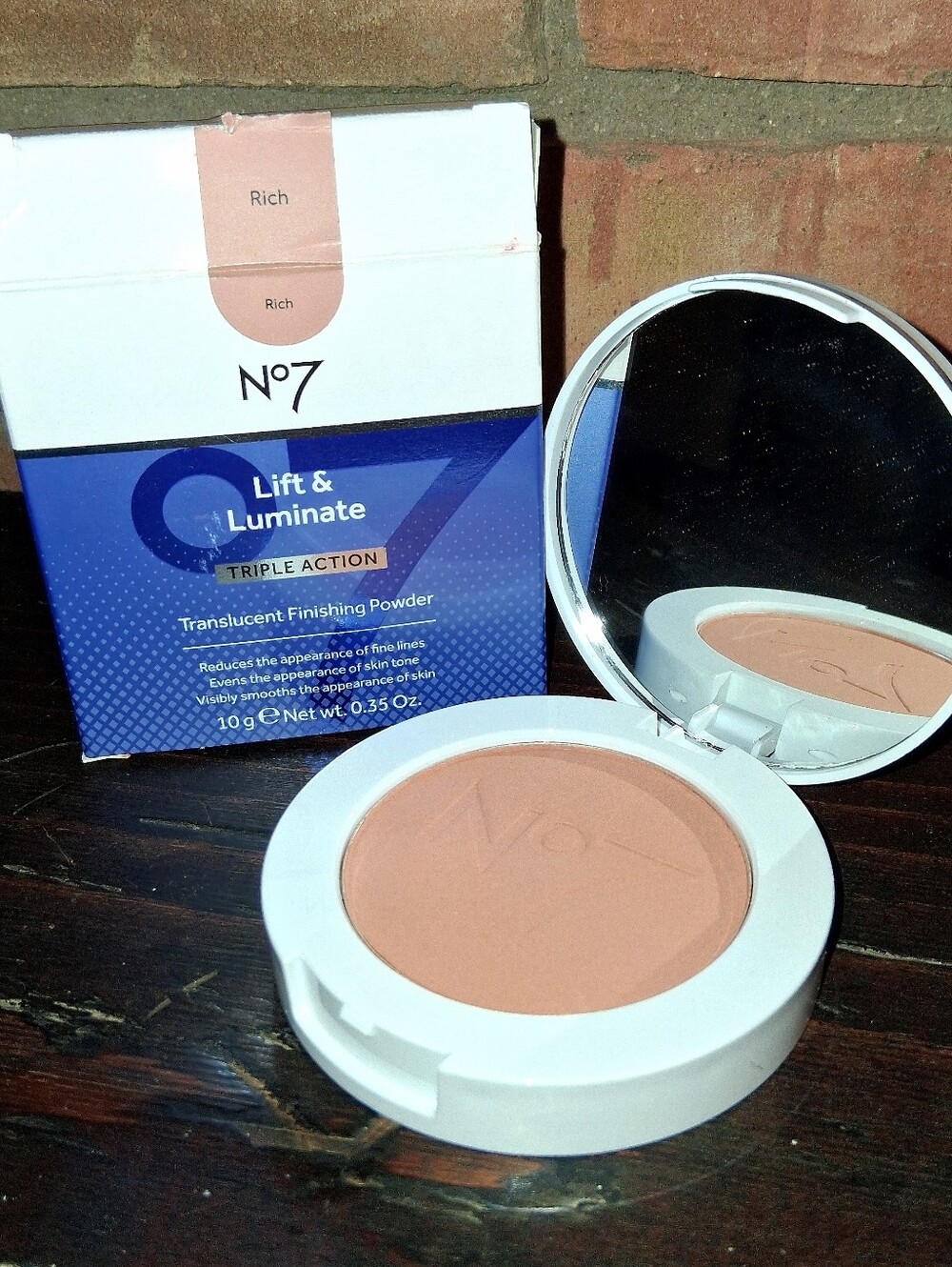 New Unused No 7 Lift and Luminate Translucent Finishing Powder